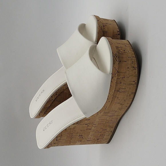 704- Guess Catia Platforms Sandals Size 9.5 M White Color NWT - Picture 4 of 14